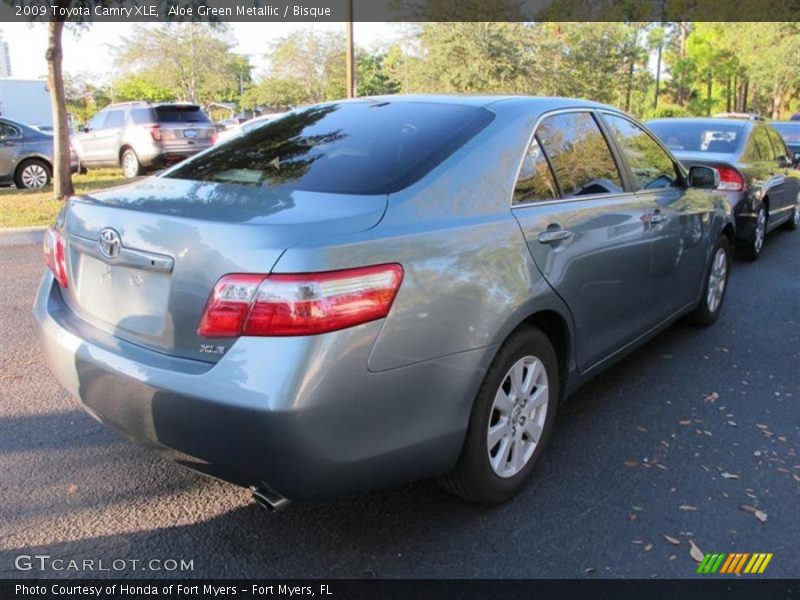 Aloe Green Metallic / Bisque 2009 Toyota Camry XLE