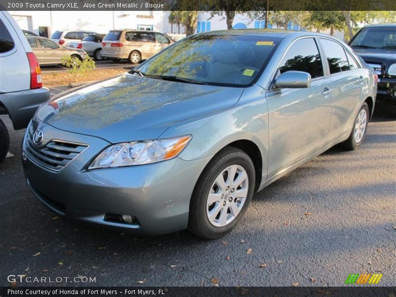 Aloe Green Metallic / Bisque 2009 Toyota Camry XLE