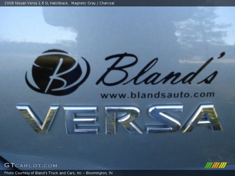 Magnetic Gray / Charcoal 2008 Nissan Versa 1.8 SL Hatchback