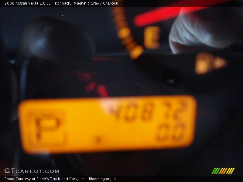 Magnetic Gray / Charcoal 2008 Nissan Versa 1.8 SL Hatchback