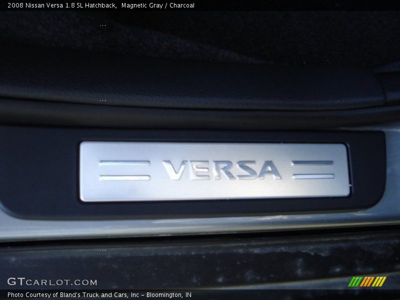 Magnetic Gray / Charcoal 2008 Nissan Versa 1.8 SL Hatchback