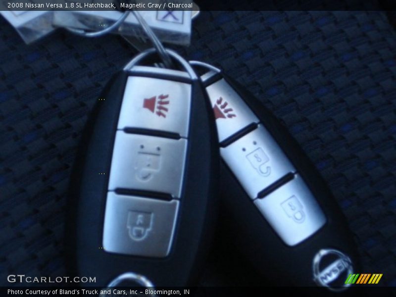 Magnetic Gray / Charcoal 2008 Nissan Versa 1.8 SL Hatchback