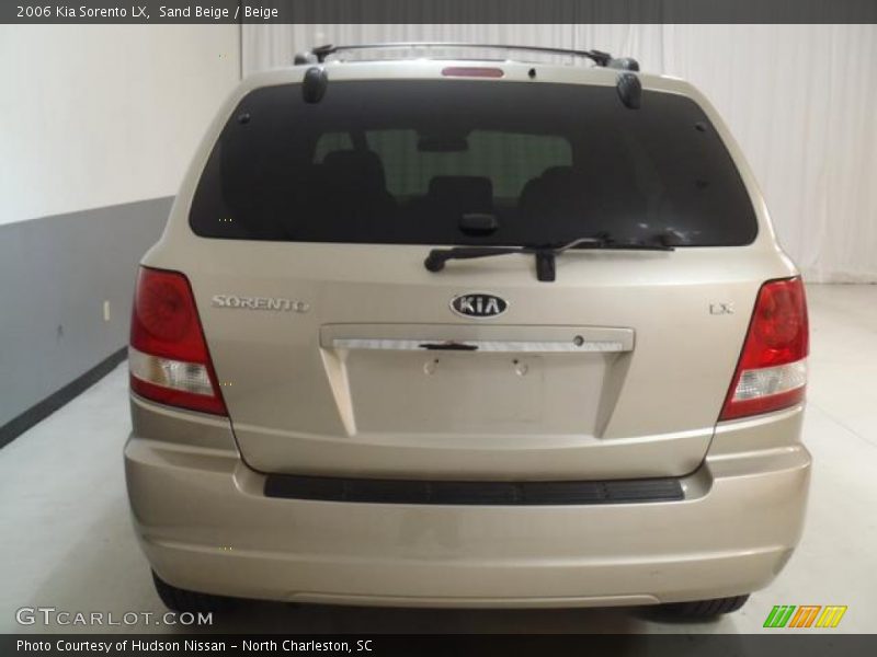 Sand Beige / Beige 2006 Kia Sorento LX