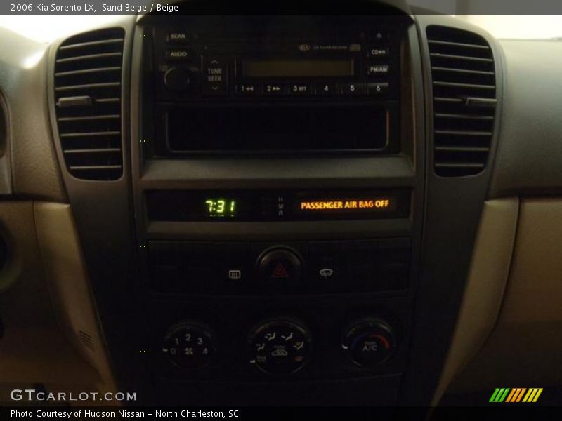 Sand Beige / Beige 2006 Kia Sorento LX