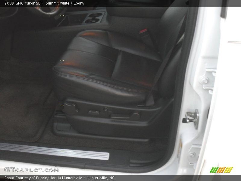 Summit White / Ebony 2009 GMC Yukon SLT