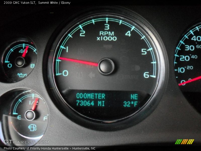 Summit White / Ebony 2009 GMC Yukon SLT