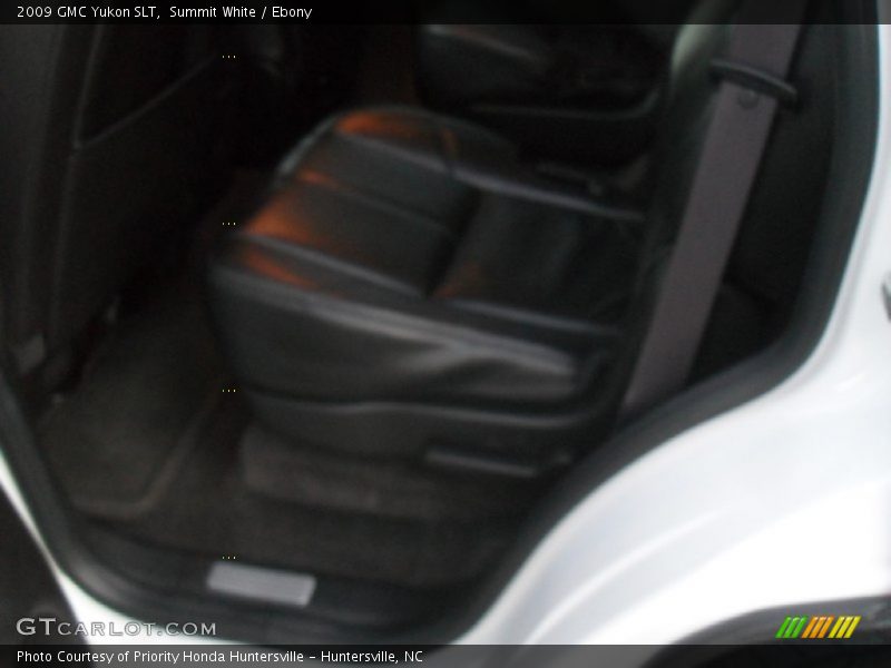 Summit White / Ebony 2009 GMC Yukon SLT