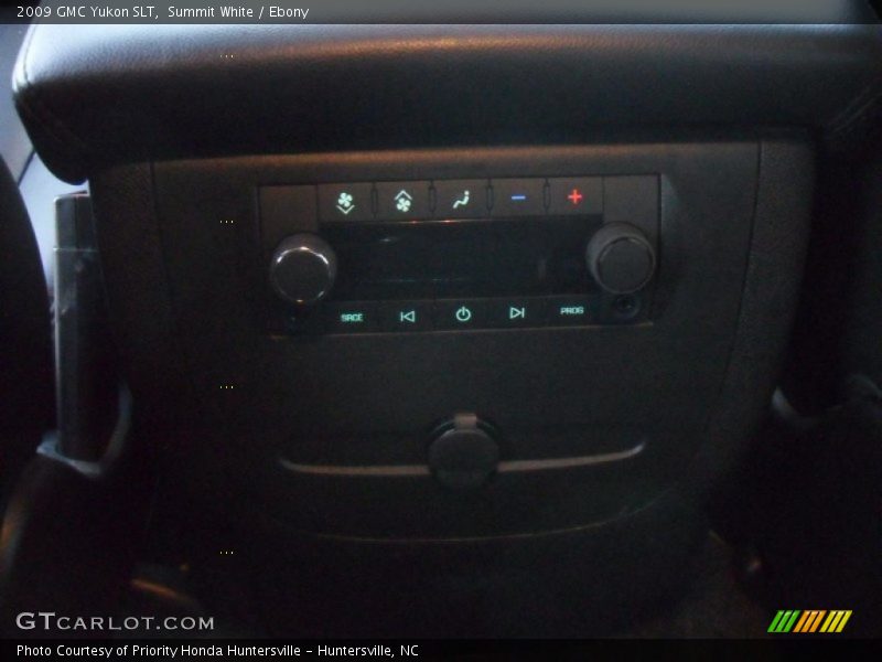 Summit White / Ebony 2009 GMC Yukon SLT