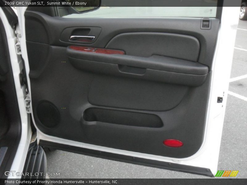 Summit White / Ebony 2009 GMC Yukon SLT