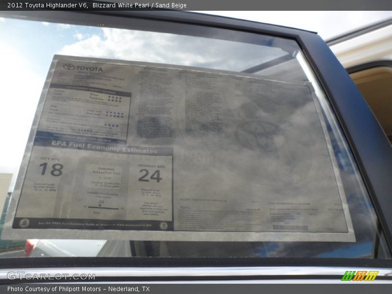 Blizzard White Pearl / Sand Beige 2012 Toyota Highlander V6