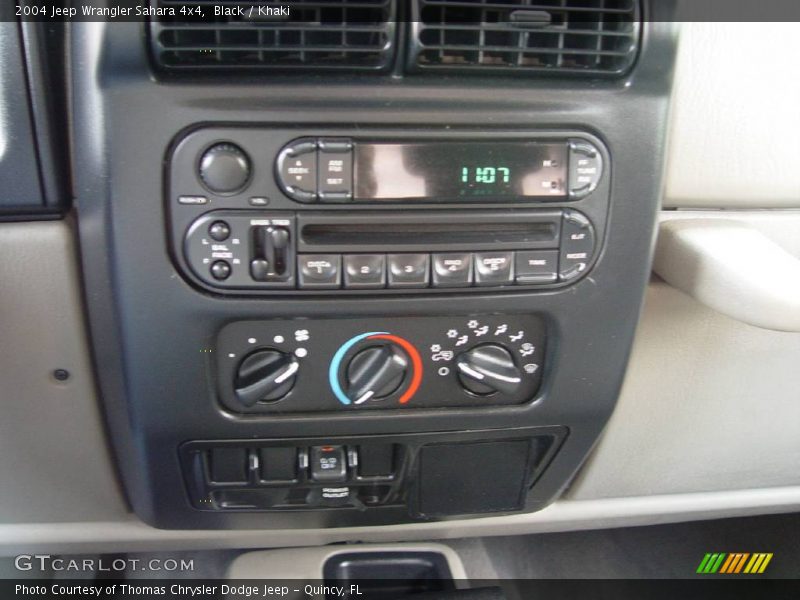 Black / Khaki 2004 Jeep Wrangler Sahara 4x4