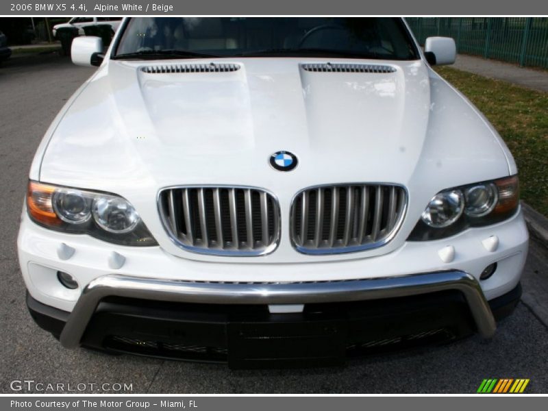 Alpine White / Beige 2006 BMW X5 4.4i