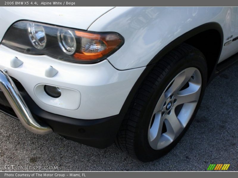 Alpine White / Beige 2006 BMW X5 4.4i