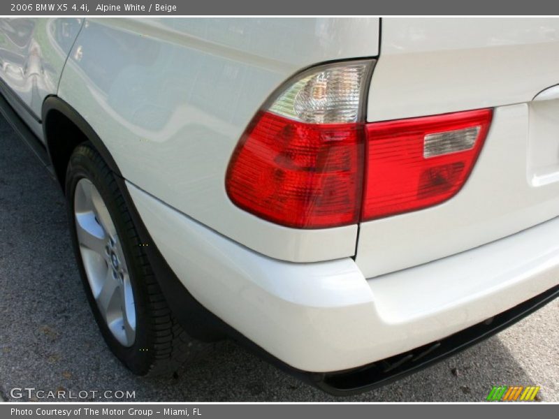 Alpine White / Beige 2006 BMW X5 4.4i