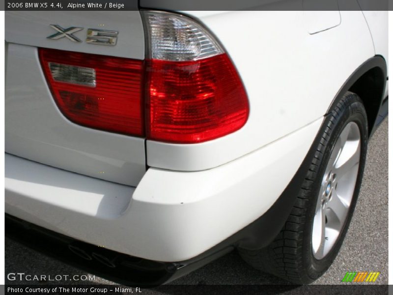 Alpine White / Beige 2006 BMW X5 4.4i