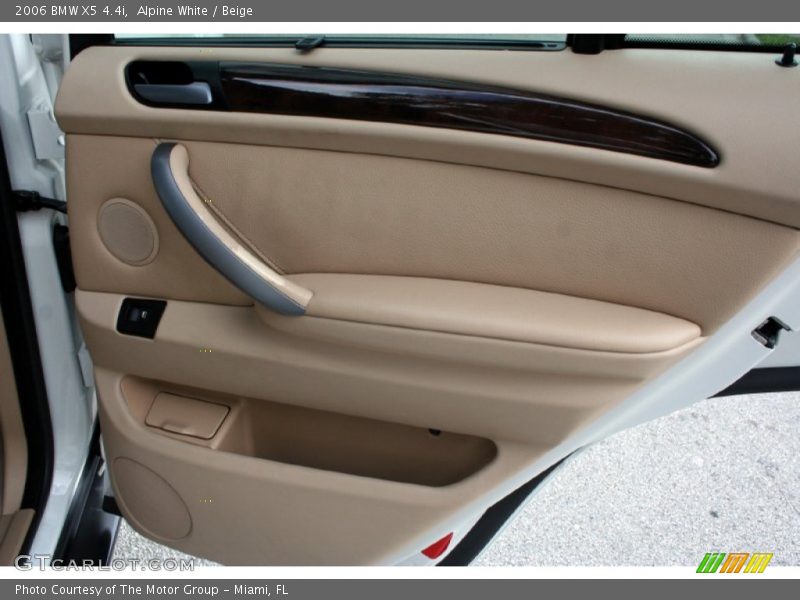 Alpine White / Beige 2006 BMW X5 4.4i