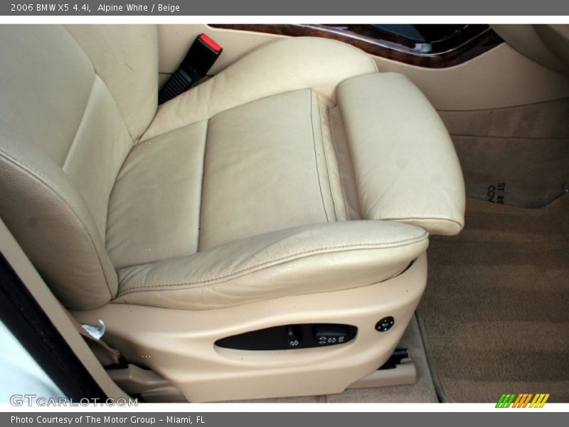 Alpine White / Beige 2006 BMW X5 4.4i
