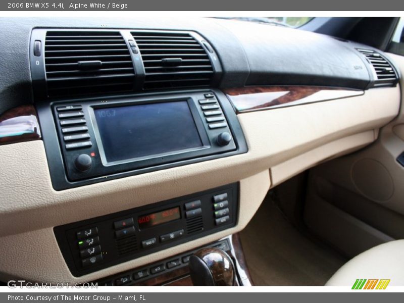 Alpine White / Beige 2006 BMW X5 4.4i