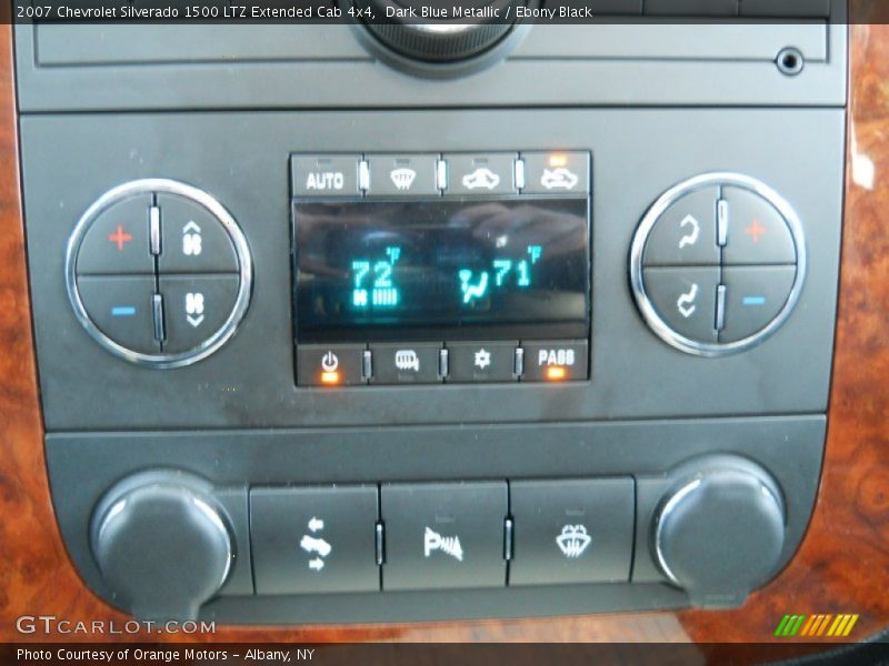 Controls of 2007 Silverado 1500 LTZ Extended Cab 4x4