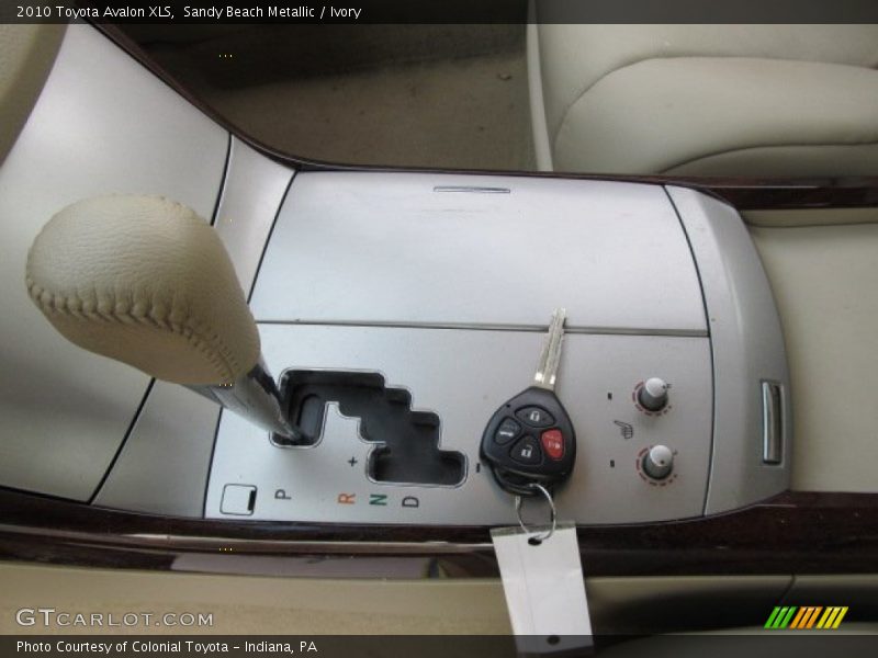 Sandy Beach Metallic / Ivory 2010 Toyota Avalon XLS
