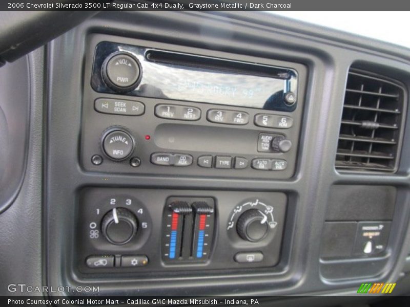 Controls of 2006 Silverado 3500 LT Regular Cab 4x4 Dually