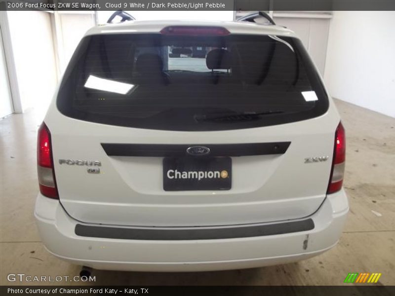 Cloud 9 White / Dark Pebble/Light Pebble 2006 Ford Focus ZXW SE Wagon