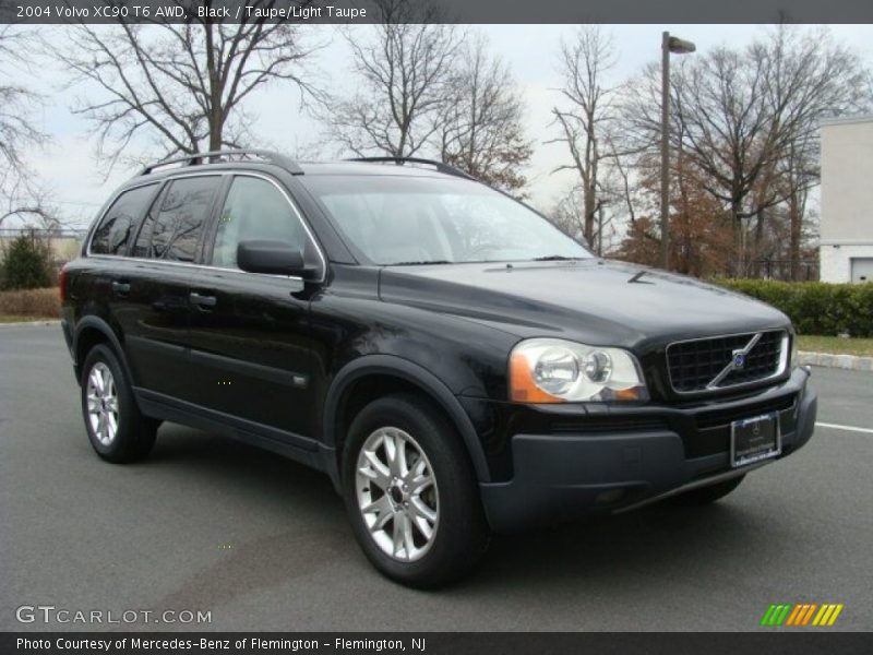 Front 3/4 View of 2004 XC90 T6 AWD