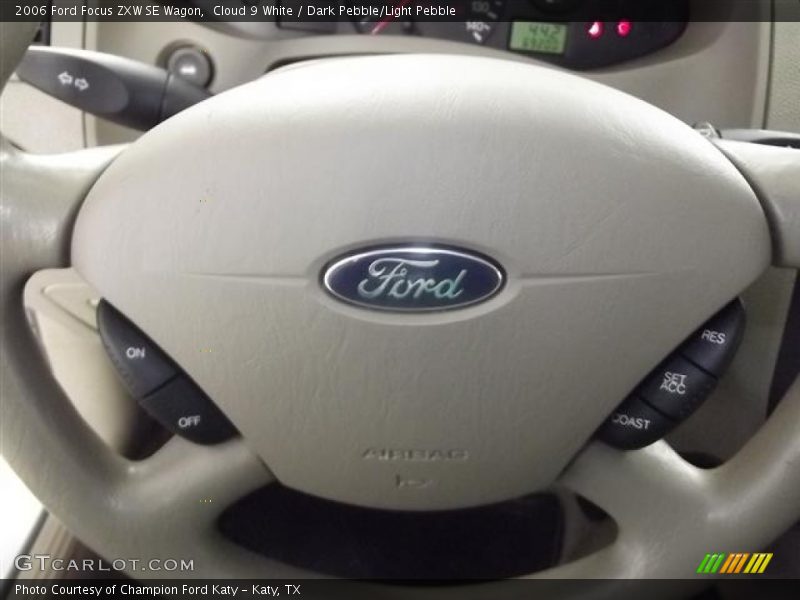 Cloud 9 White / Dark Pebble/Light Pebble 2006 Ford Focus ZXW SE Wagon