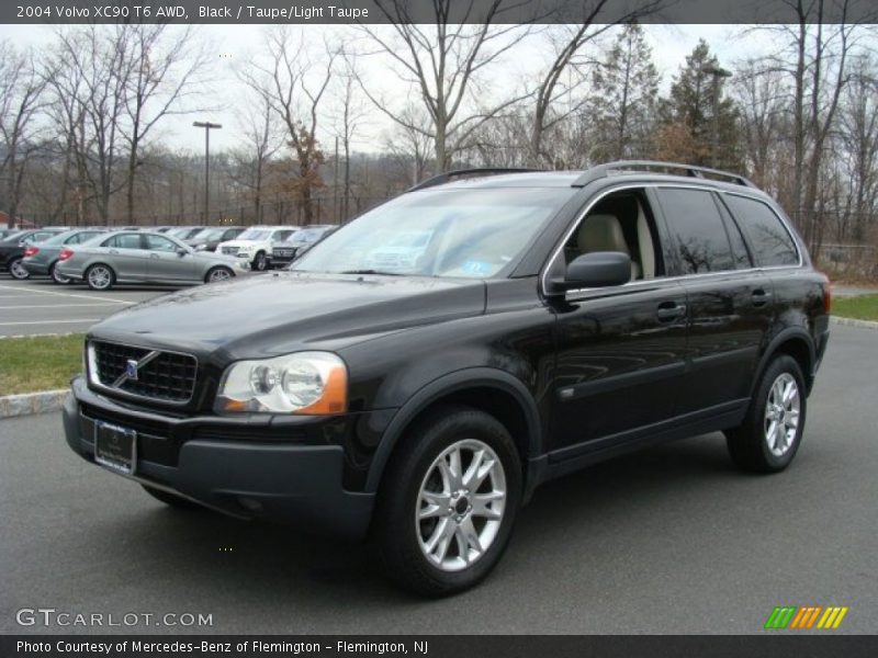 Front 3/4 View of 2004 XC90 T6 AWD