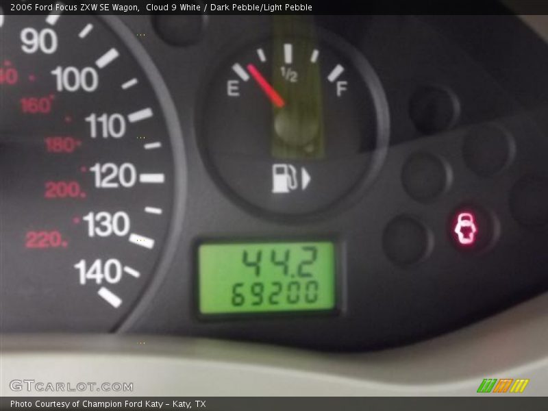 Cloud 9 White / Dark Pebble/Light Pebble 2006 Ford Focus ZXW SE Wagon