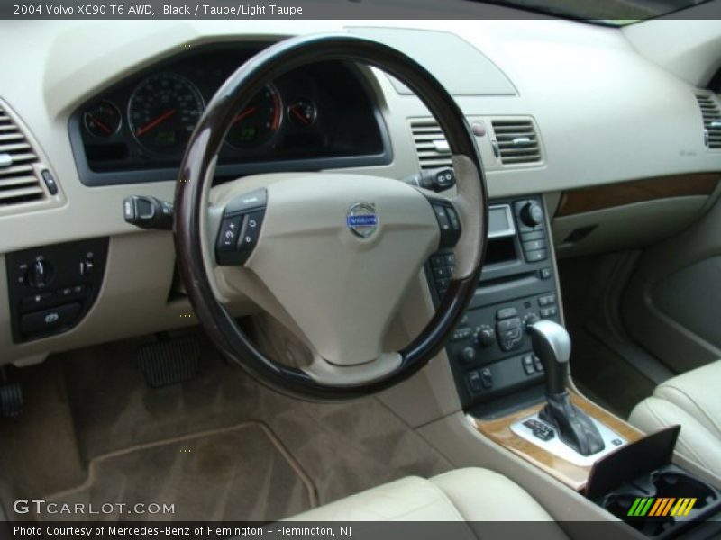 Dashboard of 2004 XC90 T6 AWD