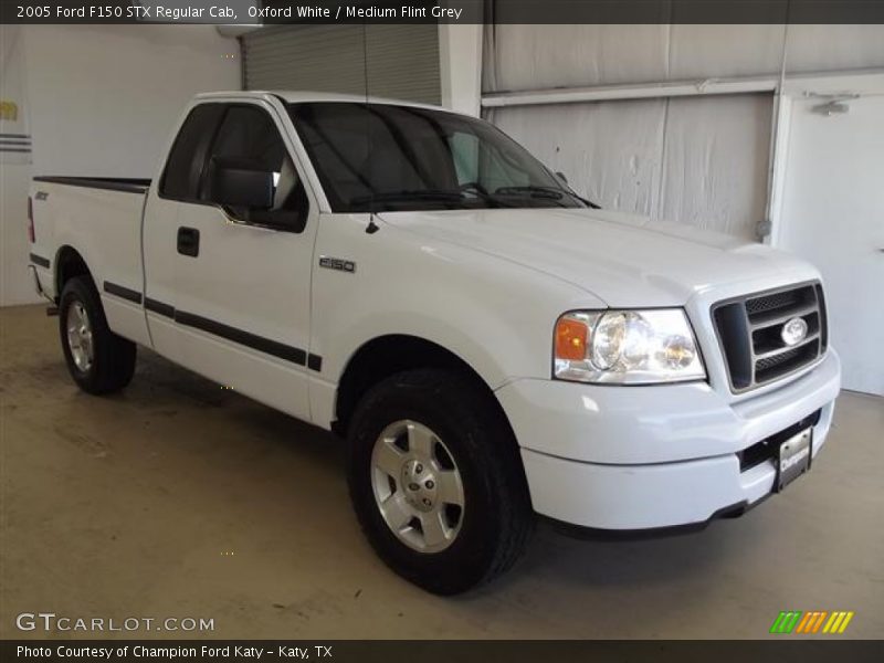 Oxford White / Medium Flint Grey 2005 Ford F150 STX Regular Cab