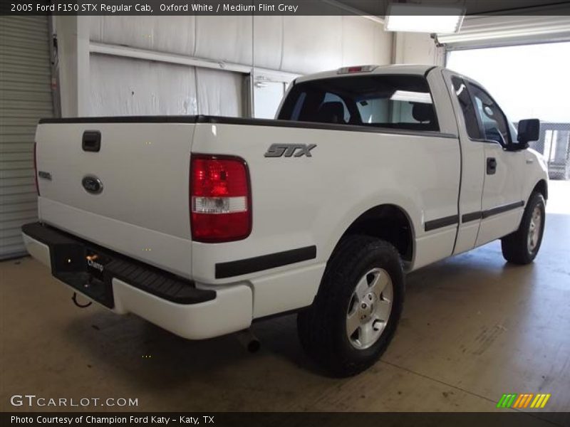 Oxford White / Medium Flint Grey 2005 Ford F150 STX Regular Cab