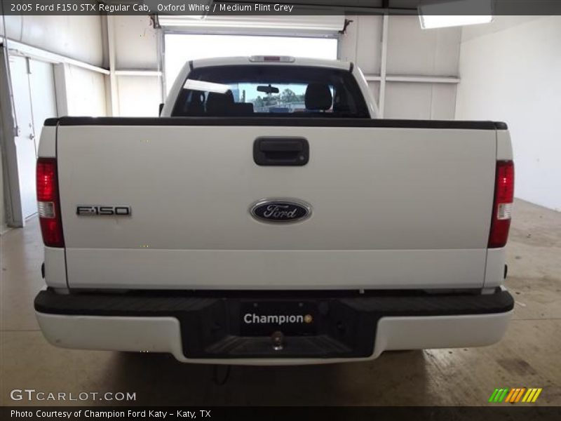 Oxford White / Medium Flint Grey 2005 Ford F150 STX Regular Cab