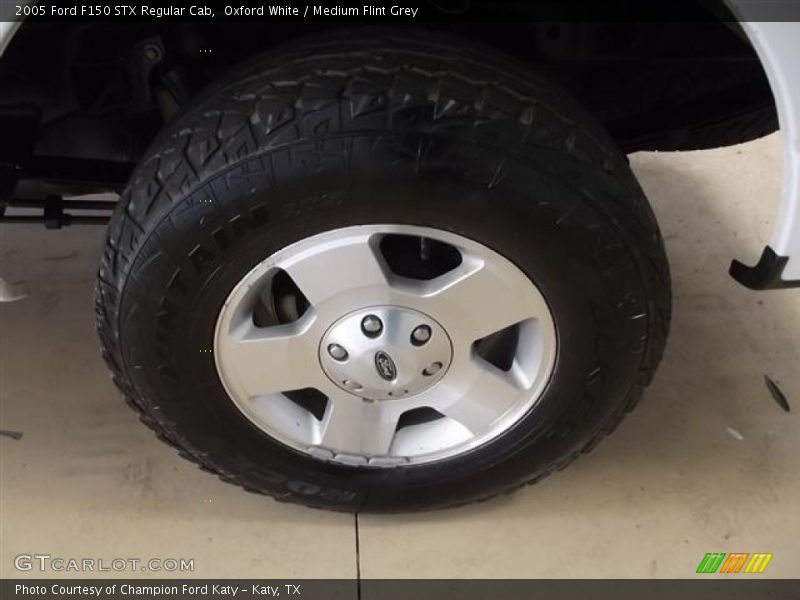 Oxford White / Medium Flint Grey 2005 Ford F150 STX Regular Cab