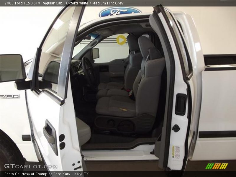 Oxford White / Medium Flint Grey 2005 Ford F150 STX Regular Cab