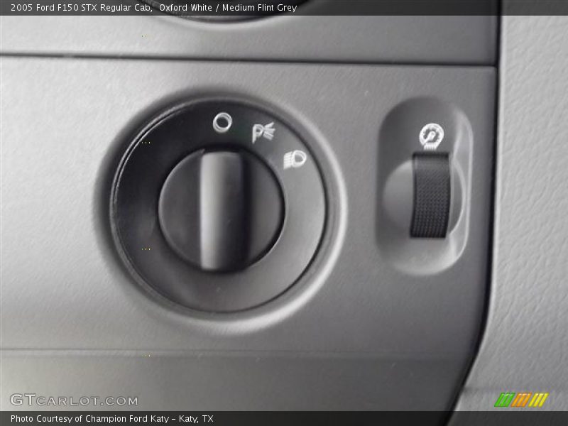 Oxford White / Medium Flint Grey 2005 Ford F150 STX Regular Cab