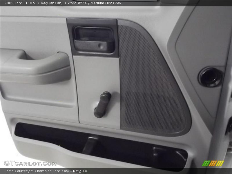 Oxford White / Medium Flint Grey 2005 Ford F150 STX Regular Cab