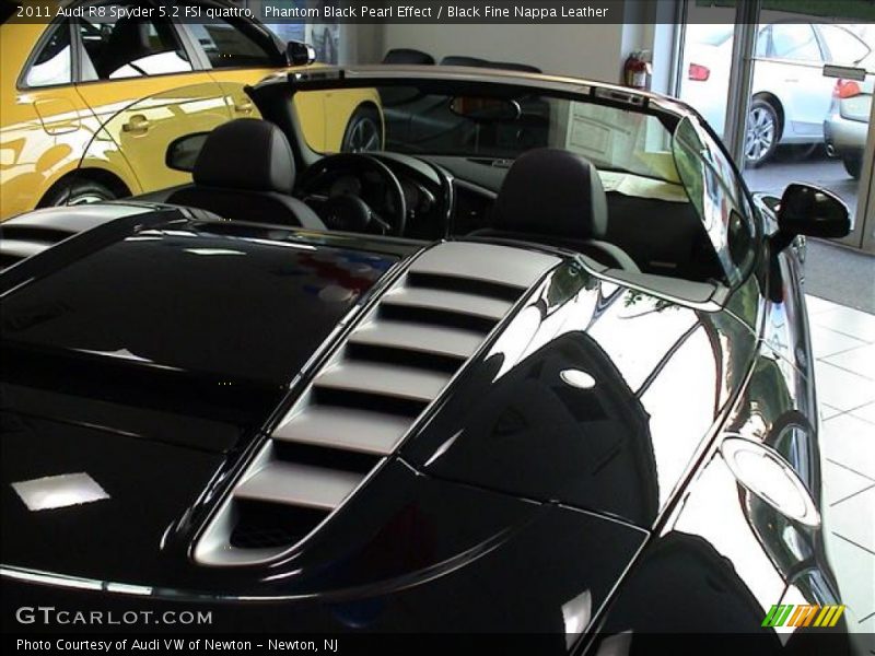 Phantom Black Pearl Effect / Black Fine Nappa Leather 2011 Audi R8 Spyder 5.2 FSI quattro