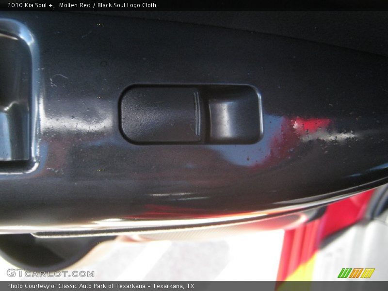 Molten Red / Black Soul Logo Cloth 2010 Kia Soul +