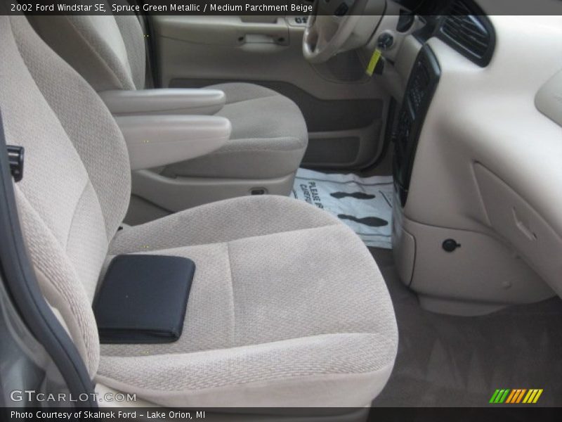 Spruce Green Metallic / Medium Parchment Beige 2002 Ford Windstar SE