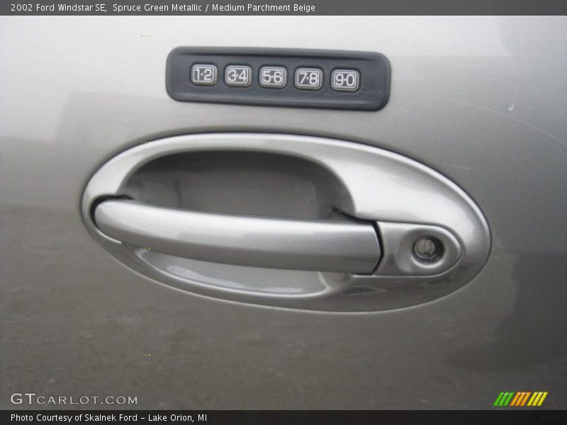 Spruce Green Metallic / Medium Parchment Beige 2002 Ford Windstar SE