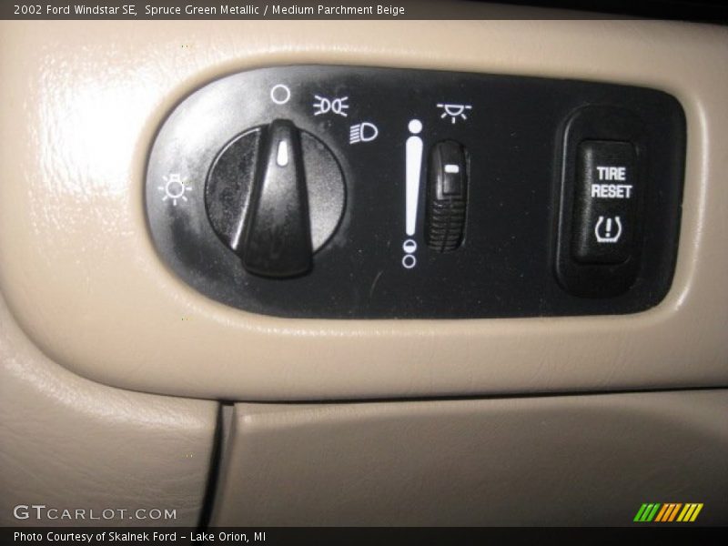 Spruce Green Metallic / Medium Parchment Beige 2002 Ford Windstar SE