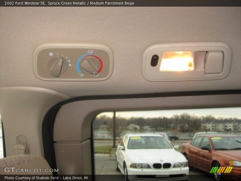 Spruce Green Metallic / Medium Parchment Beige 2002 Ford Windstar SE