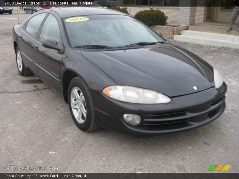 Front 3/4 View of 2000 Intrepid ES