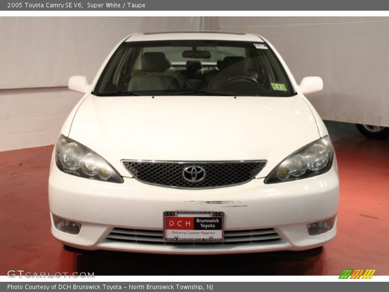 Super White / Taupe 2005 Toyota Camry SE V6