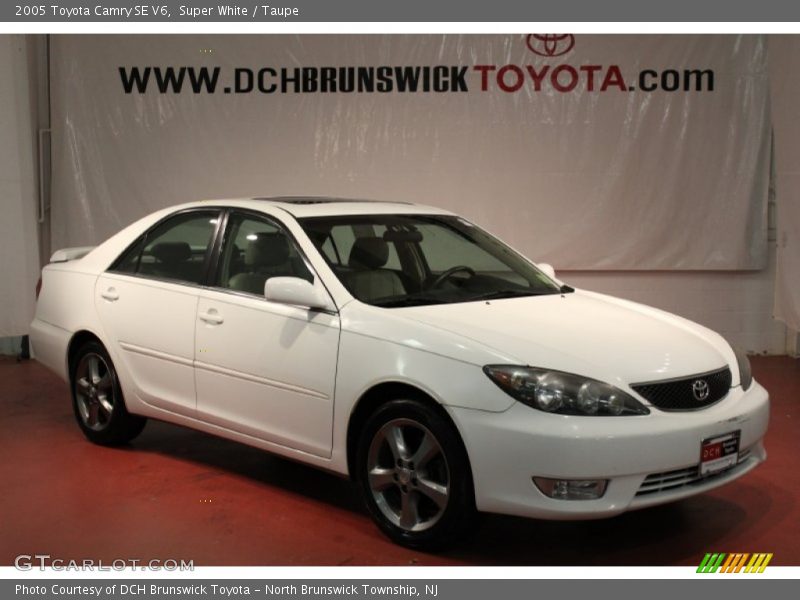 Super White / Taupe 2005 Toyota Camry SE V6