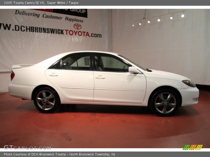 Super White / Taupe 2005 Toyota Camry SE V6