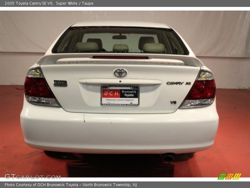 Super White / Taupe 2005 Toyota Camry SE V6