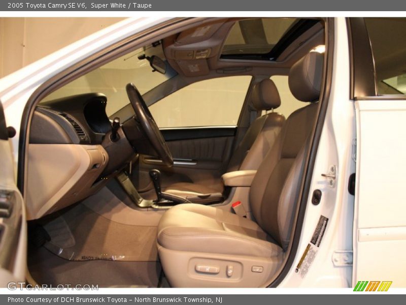 Super White / Taupe 2005 Toyota Camry SE V6